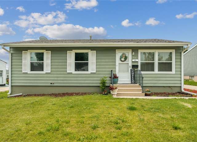 Property at 144 Cherry Hill Rd NW, Cedar Rapids, IA 52405, 3 beds, 1 bath