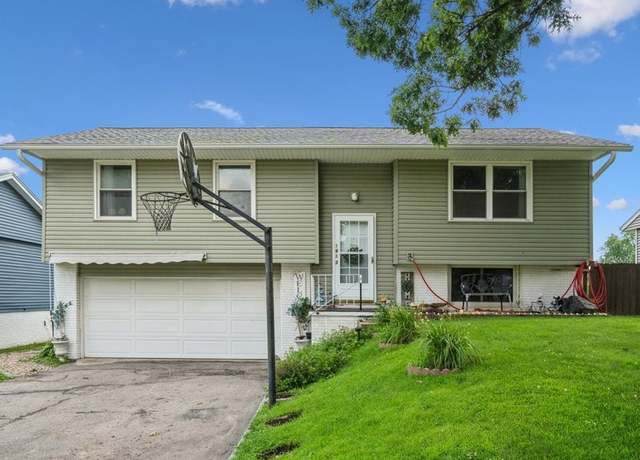Property at 1813 Northbrook Dr, Cedar Rapids, IA 52402, 4 beds, 1.5 baths