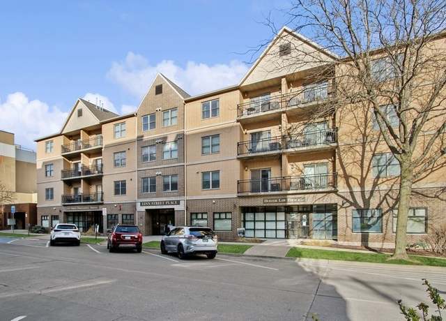 Property at 332 S Linn St St, Iowa City, IA 52240, 1 bed, 2 baths