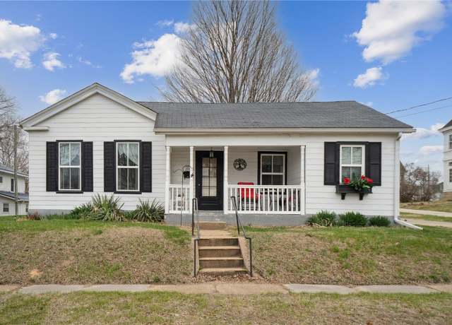 Property at 206 4th St NE, Independence, IA 50644, 2 beds, 1 bath