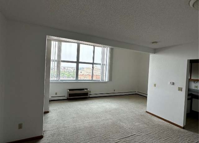 Property at 400 1st St SE #410, Cedar Rapids, IA 52401, 2 beds, 1.5 baths