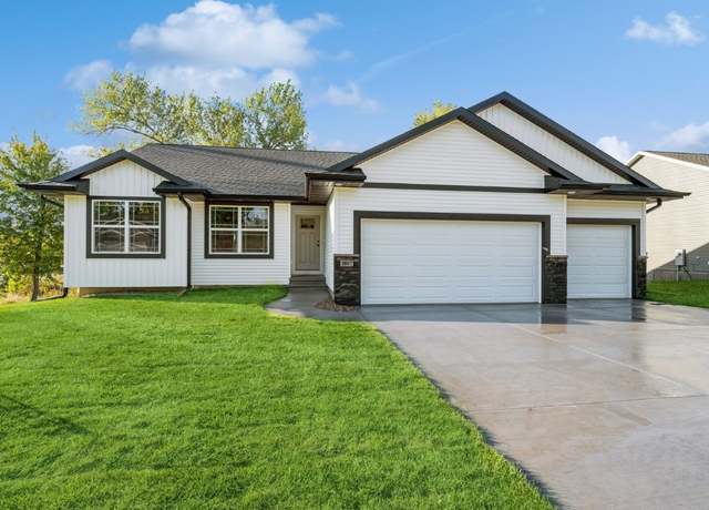 Property at 1807 Shady Grove Rd SW, Cedar Rapids, IA 52404, 3 beds, 2 baths