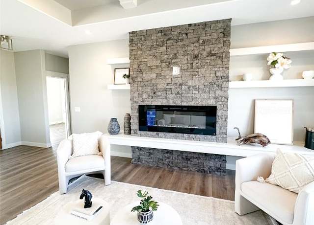 Property at 1537 Deerfield Dr, Fairfax, IA 52228, 5 beds, 3 baths
