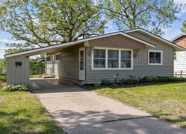 Property at 445 Grand Ave, Marion, IA 52302, 3 beds, 1 bath