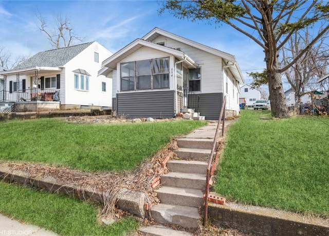 Property at 854 12th St NE, Cedar Rapids, IA 52402, 2 beds, 2 baths