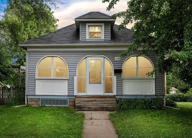 Property at 1928 H St, Iowa City, IA 52240, 2 beds, 1.5 baths