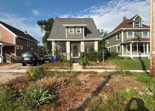 Property at 122 20th St NE, Cedar Rapids, IA 52402, 4 beds, 1 bath