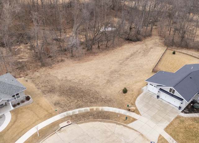 Property at 1911 Pippin Hill Ct NW, Cedar Rapids, IA 52405