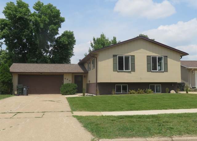 Property at 444 Greenfield St, Cedar Rapids, IA 52402, 4 beds, 2 baths