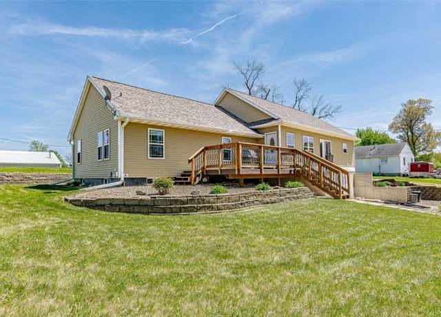Property at 1100 Vernon Hill Blvd, Cedar Rapids, IA 52403, 4 beds, 3 baths