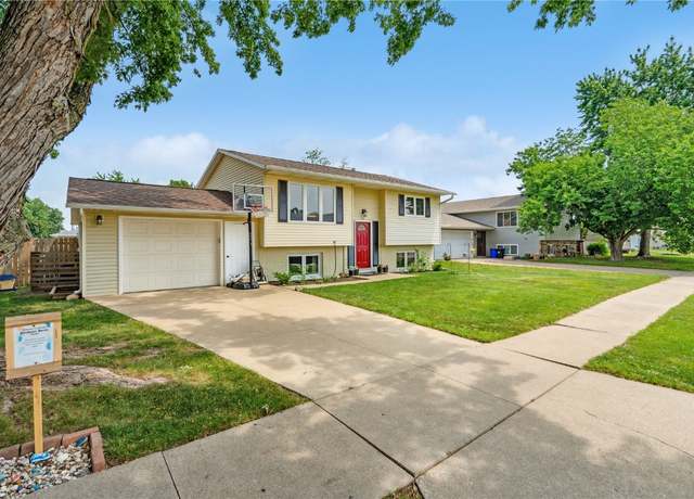 Property at 3430 27th Ave, Marion, IA 52302, 4 beds, 2 baths