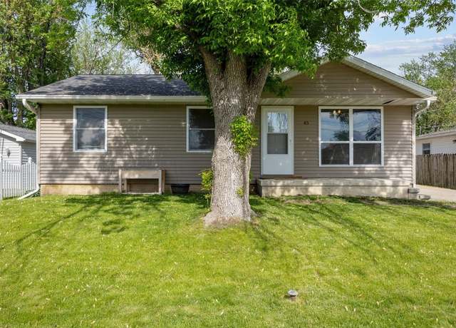 Property at 45 N 12th Ave, Hiawatha, IA 52233, 3 beds, 2 baths