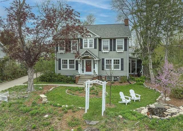 Property at 362 Garden Dr Dr SE, Cedar Rapids, IA 52403, 4 beds, 2.5 baths