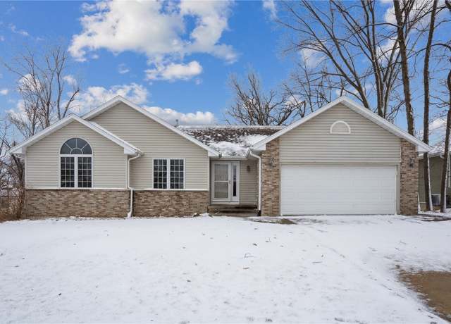 Property at 2555 L Ave NW, Cedar Rapids, IA 52405, 4 beds, 2.5 baths