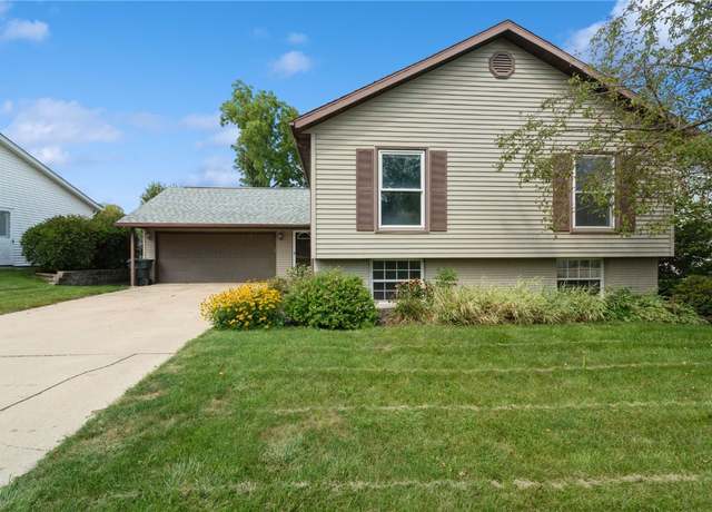 Property at 342 Cambridge Dr NE, Cedar Rapids, IA 52402, 4 beds, 2.5 baths