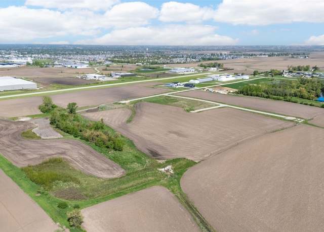 Property at 443 Aircom Dr, Marion, IA 52302