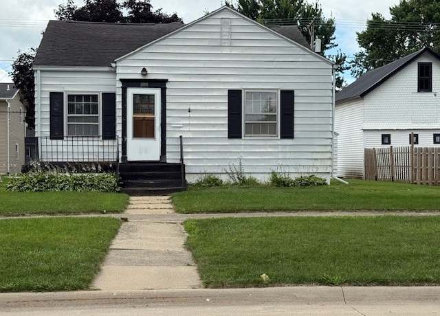 Property at 305 E Butler St, Manchester, IA 52057, 3 beds, 1.5 baths