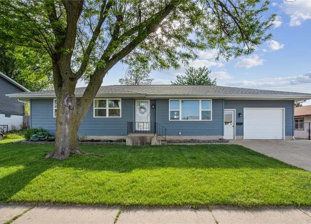 Property at 135 31st St NW, Cedar Rapids, IA 52405, 4 beds, 2 baths