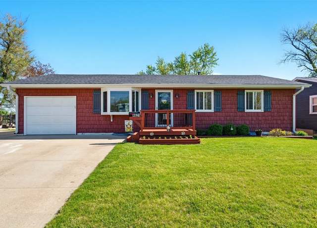 Property at 4621 Midway Dr NW, Cedar Rapids, IA 52405, 3 beds, 1.5 baths