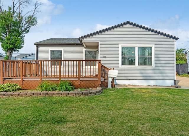 Property at 5515 Cedar Dr Dr NW, Cedar Rapids, IA 52405, 4 beds, 2 baths