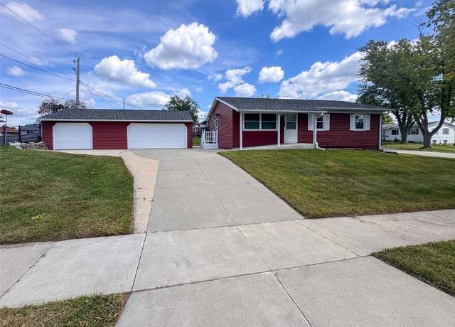Property at 295 S 19th St Ct, Marion, IA 52302, 4 beds, 2 baths