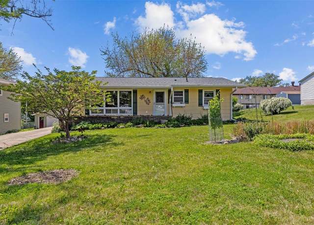 Property at 1210 Starry Dr Dr, Marion, IA 52302, 3 beds, 1 bath