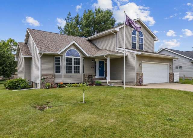 Property at 335 W 34th Ave, Marion, IA 52302, 4 beds, 3.5 baths