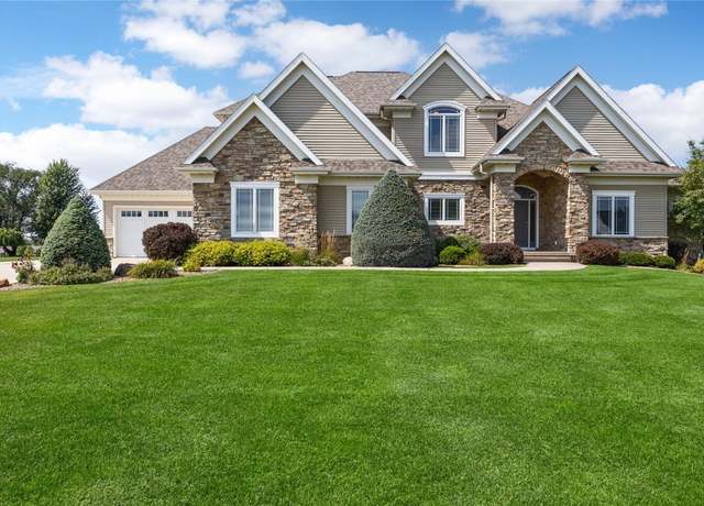 Property at 2489 River Run Rd Rd, Cedar Rapids, IA 52411, 5 beds, 5 baths