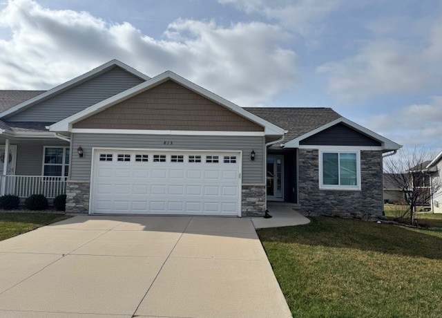 Property at 815 Deer Run Dr NE, Cedar Rapids, IA 52402, 2 beds, 2 baths