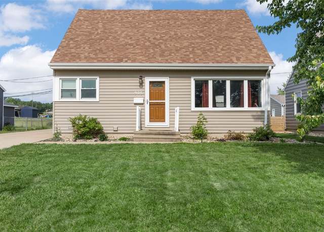 Property at 908 18th St SW, Cedar Rapids, IA 52404, 4 beds, 2 baths