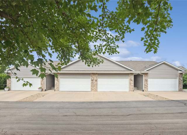 Property at 5752 Oakwood Ave NE #3, Cedar Rapids, IA 52402, 3 beds, 2.5 baths