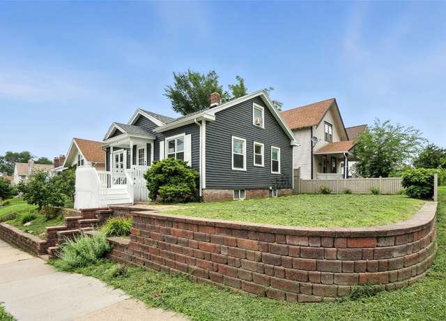 Property at 826 Wellington St SE, Cedar Rapids, IA 52403, 2 beds, 1 bath