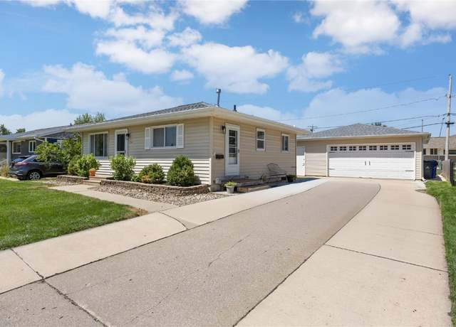 Property at 754 Gateway St NE, Cedar Rapids, IA 52402, 3 beds, 1.5 baths