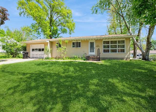 Property at 1505 Maplecrest Dr, Marion, IA 52302, 3 beds, 2 baths