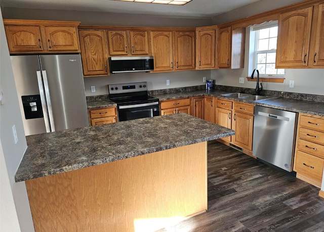 Property at 203 Maxwell Dr, Shellsburg, IA 52332, 3 beds, 3 baths