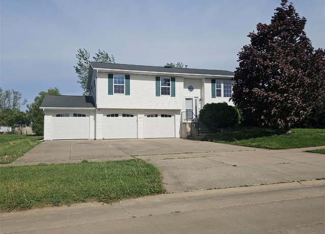 Property at 203 Maxwell Dr, Shellsburg, IA 52332, 3 beds, 3 baths