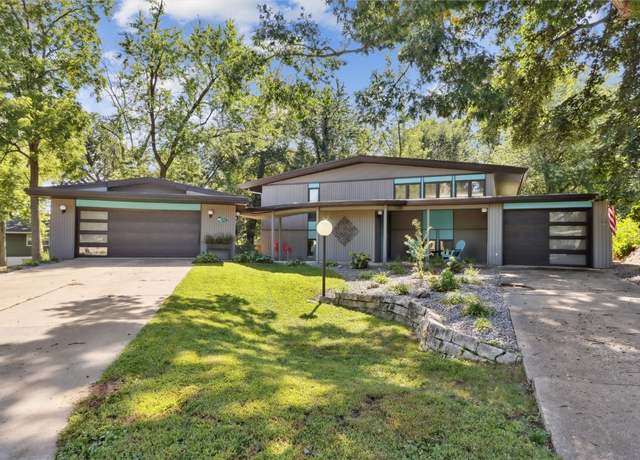 Property at 2227 Shady Oaks Ct NE, Cedar Rapids, IA 52402, 3 beds, 2 baths