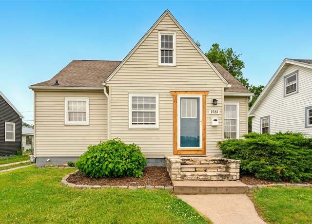 Property at 2723 B Ave, Cedar Rapids, IA 52402, 3 beds, 1 bath
