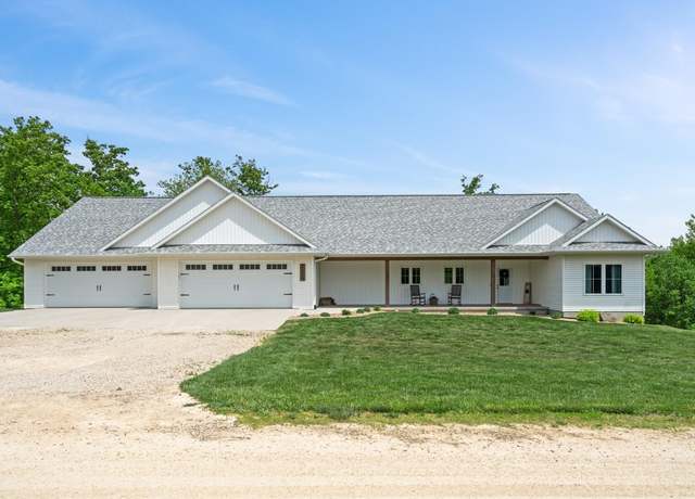 Property at 21104 Rebel Dr, Anamosa, IA 52205, 4 beds, 3 baths