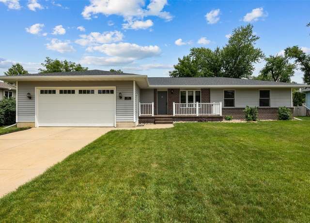 Property at 1265 40th St Ct Ct NW, Cedar Rapids, IA 52405, 4 beds, 3 baths