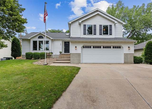 Property at 4000 Richland Dr NW, Cedar Rapids, IA 52405, 4 beds, 3.5 baths