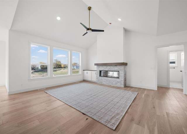 Property at 2682 Burr Oak Ct, Marion, IA 52302, 5 beds, 3 baths