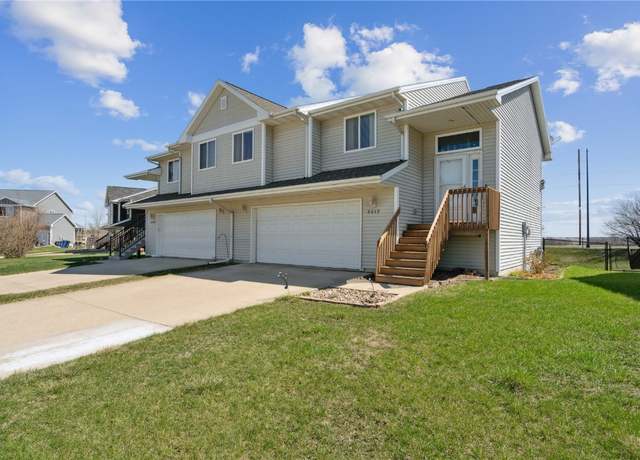 Property at 8415 Woodstone Ct SW, Cedar Rapids, IA 52404, 3 beds, 2 baths