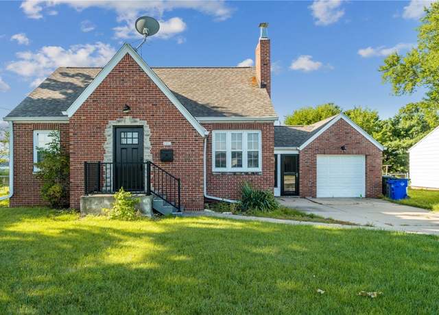 Property at 1051 35th St NE, Cedar Rapids, IA 52402, 3 beds, 1.5 baths
