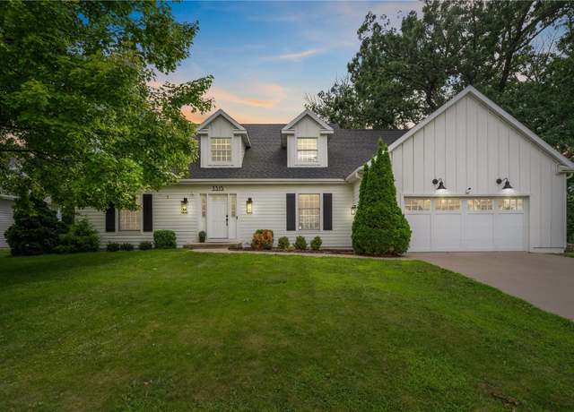 Property at 3315 Silverthorne Rd NE, Cedar Rapids, IA 52402, 5 beds, 3.5 baths
