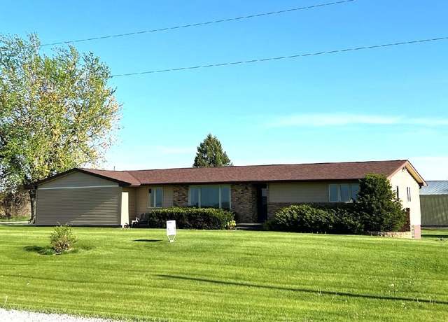 Property at 7101 28th Ave, Newhall, IA 52315, 4 beds, 2.5 baths