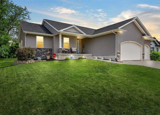 Property at 1712 Hoover Trail Ct Ct SW, Cedar Rapids, IA 52404, 4 beds, 3 baths