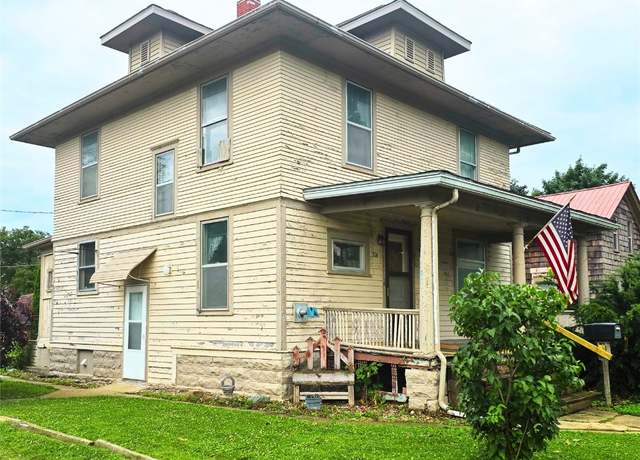 Property at 708 E 4th St, Vinton, IA 52349, 3 beds, 1 bath