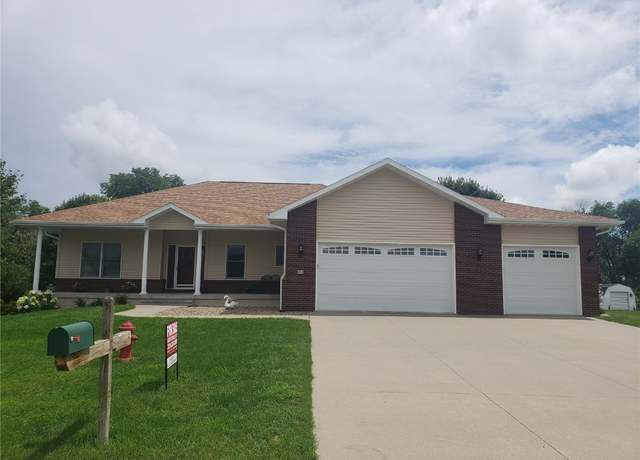Property at 43 Prairie Dr, Walker, IA 52352, 3 beds, 2.5 baths