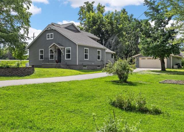 Property at 4928 Mcgowan Dr, Cedar Rapids, IA 52403, 4 beds, 2 baths